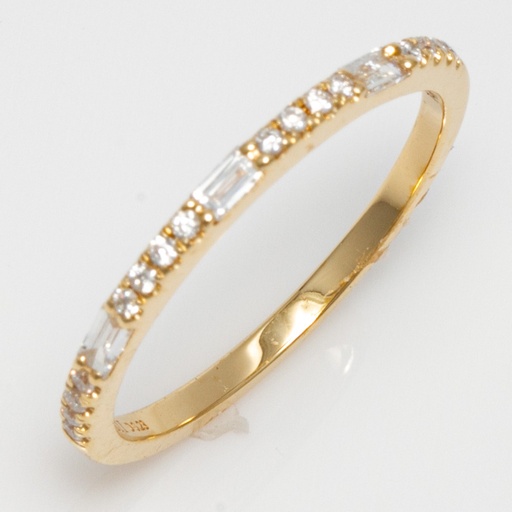 [J2022-RNG-1931] 14K Y/G 0.09ctw Round Diamond Band with 0.14ctw Baguette Diamond Accents