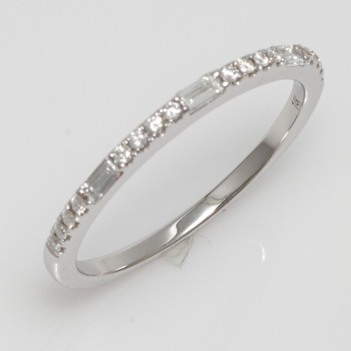 [J2022-RNG-1932] 14K W/G 0.10ctw Round Diamond Band with 0.10ctw Baguette Diamond Accents